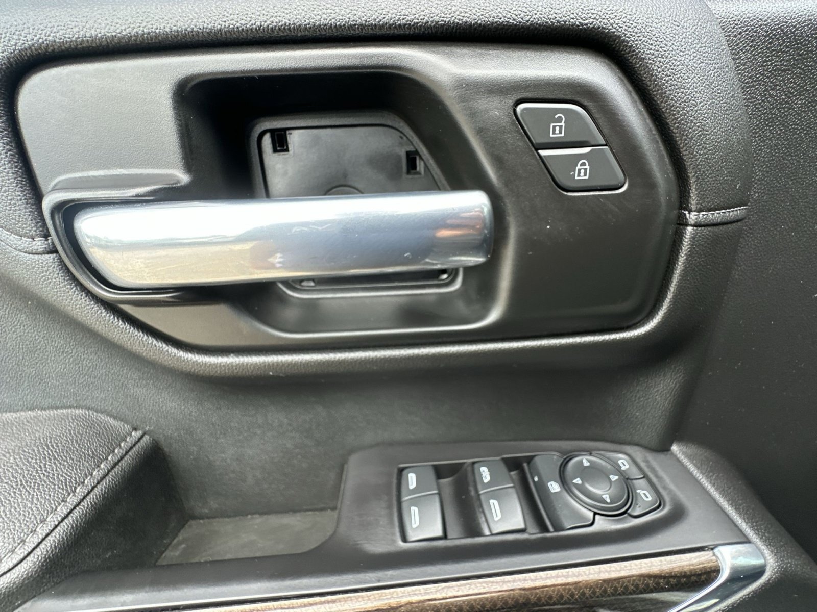 Used 2021 Chevrolet Silverado 1500 LT Trail Boss w/ Convenience Package II AWD/4WD image 23