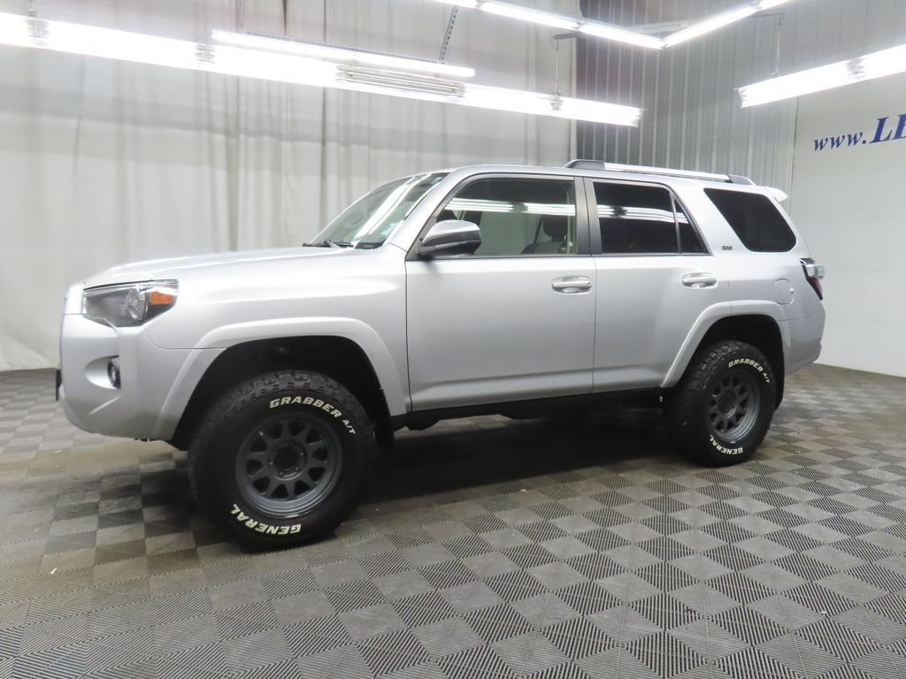 Used 2021 Toyota 4Runner SR5 AWD/4WD image 7