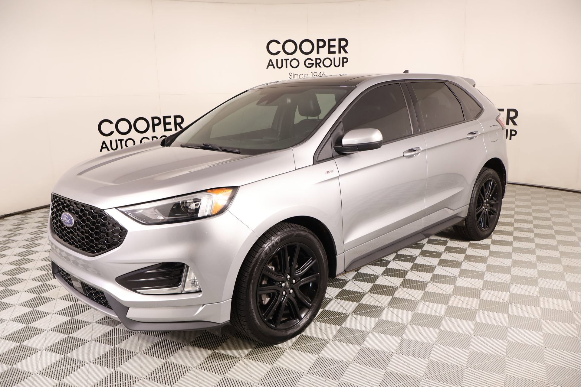 Used 2022 Ford Edge ST-Line w/ Class II Trailer Tow Package AWD/4WD image 10