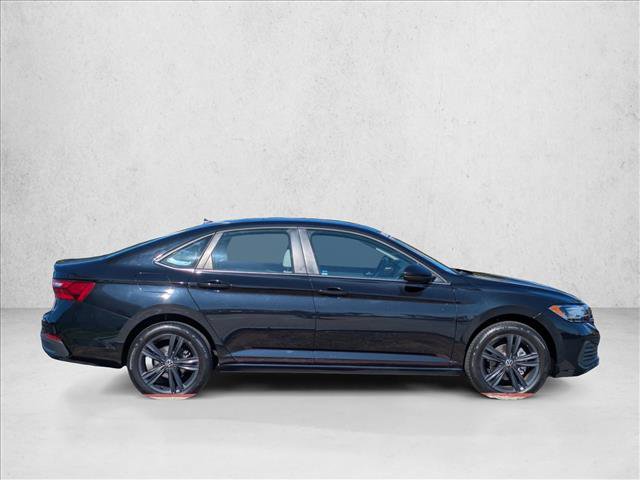 Certified 2023 Volkswagen Jetta SE w/ Panoramic Sunroof Package FWD image 4