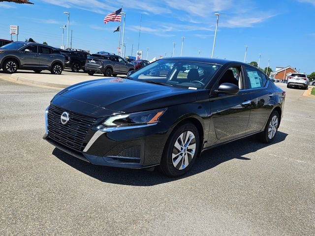 Used 2025 Nissan Altima 2.5 S FWD image 3
