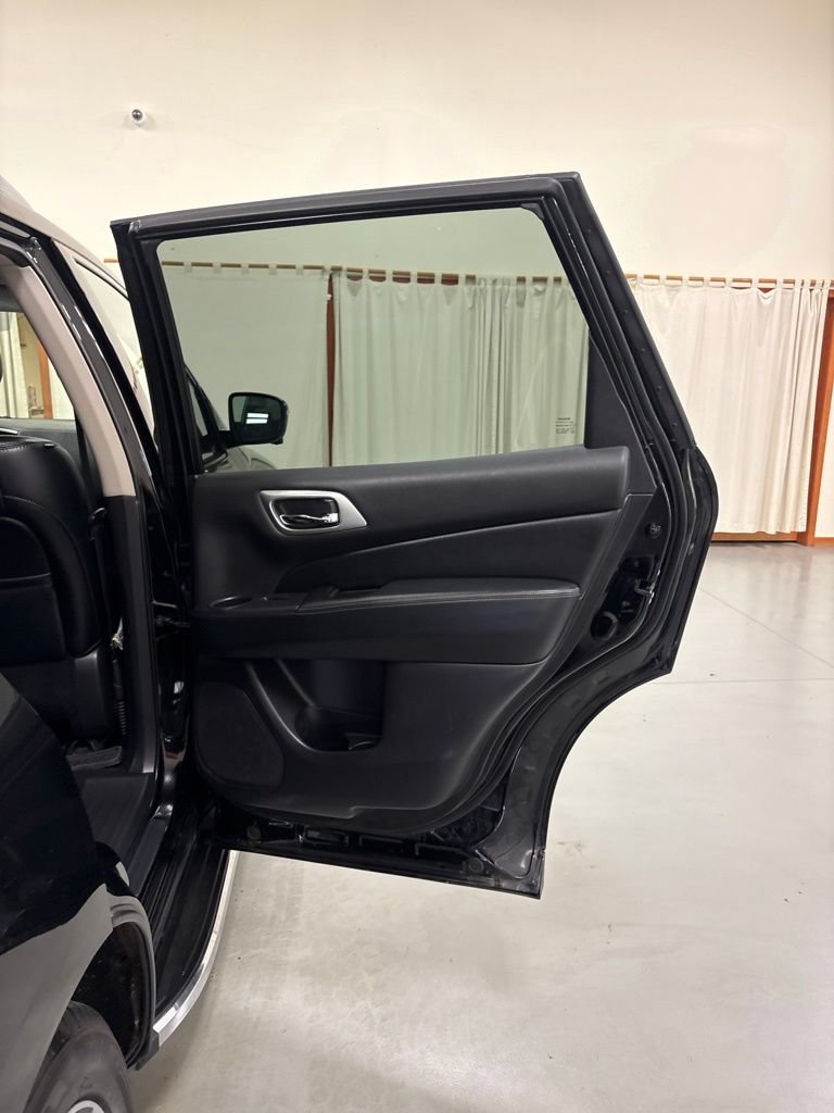Used 2020 Nissan Pathfinder Platinum AWD/4WD image 32