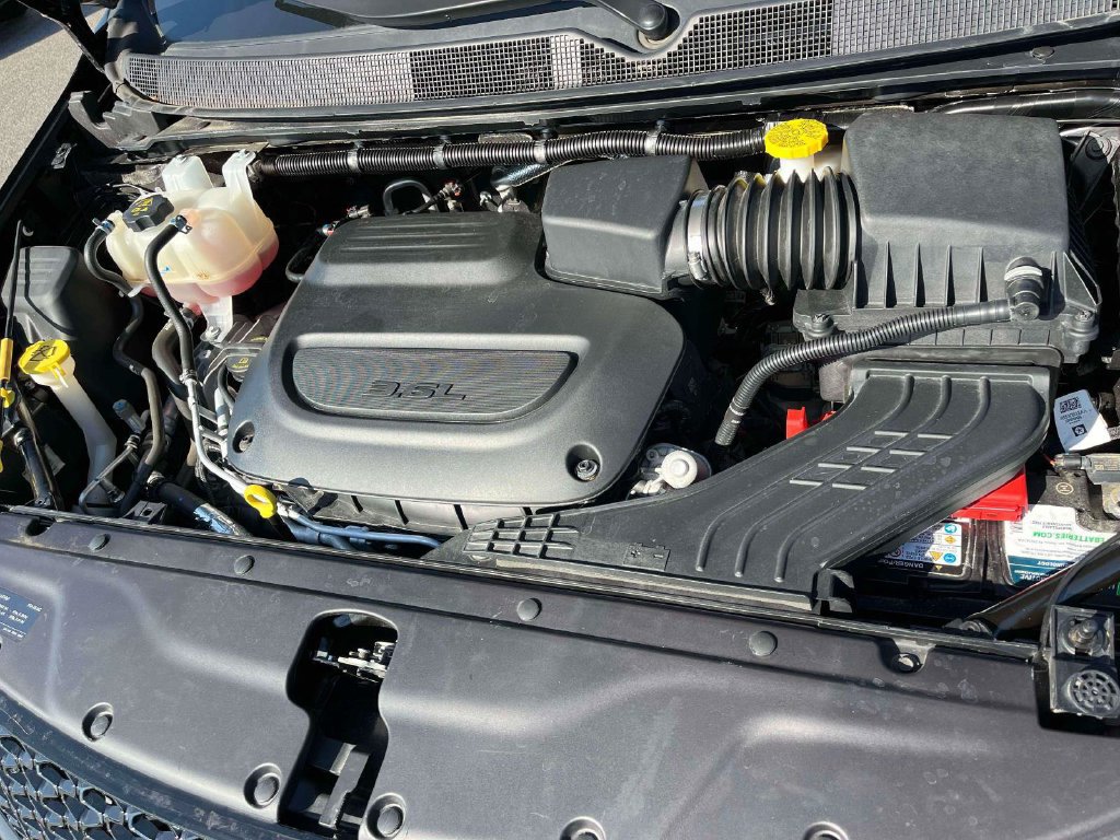 Used 2025 Chrysler Pacifica Limited FWD image 39