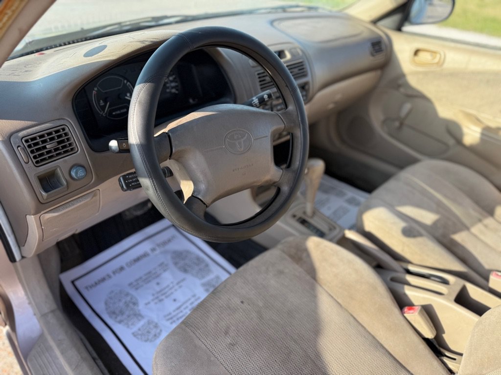 Used 2001 Toyota Corolla CE FWD image 9