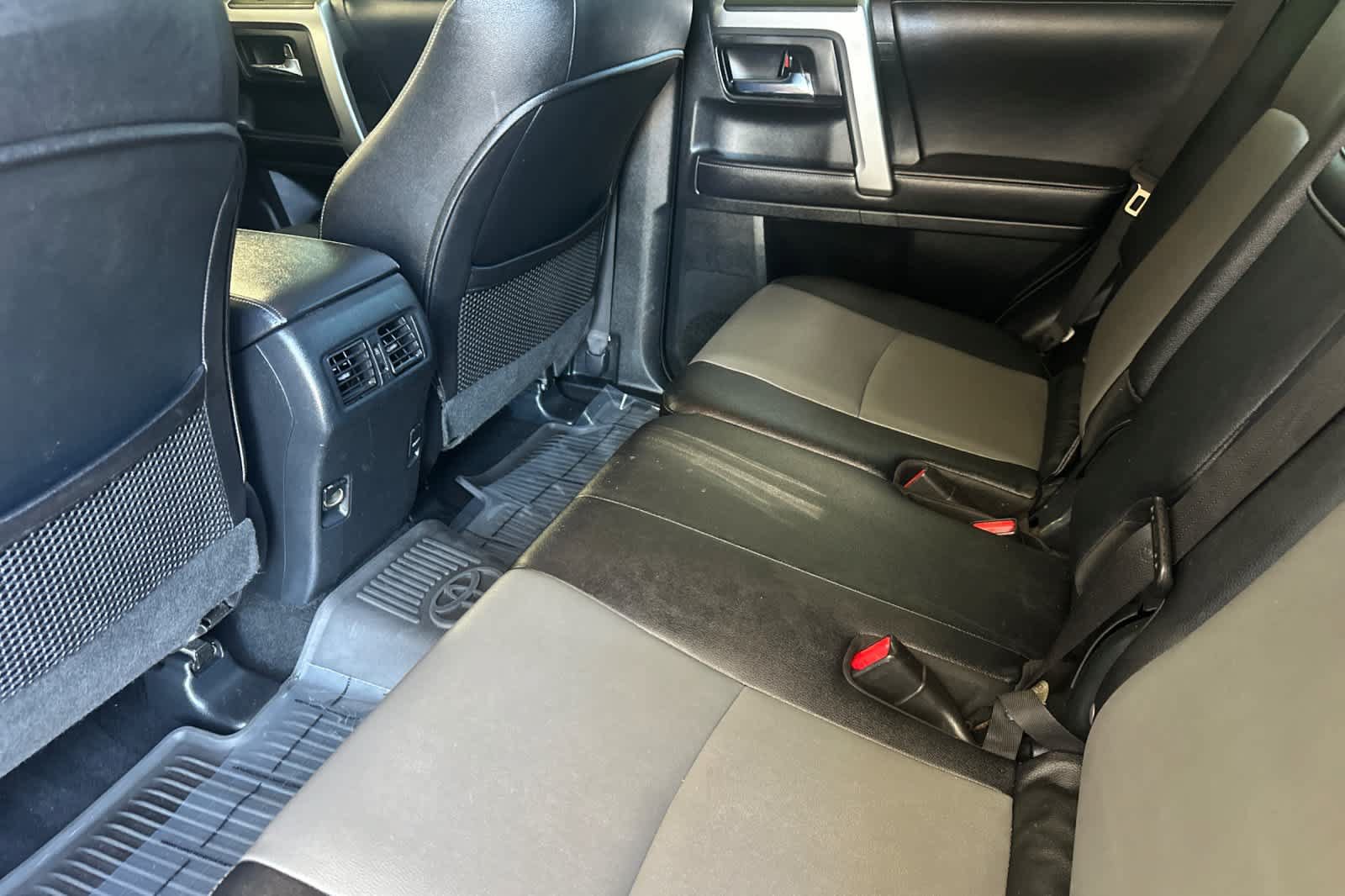 Used 2018 Toyota 4Runner SR5 Premium AWD/4WD image 4
