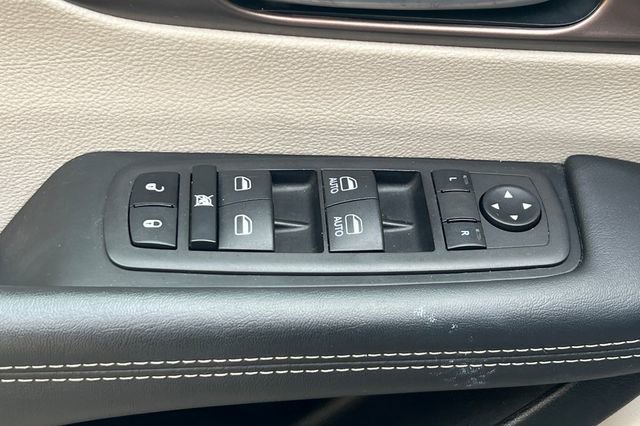 Used 2023 Chrysler Voyager LX image 15