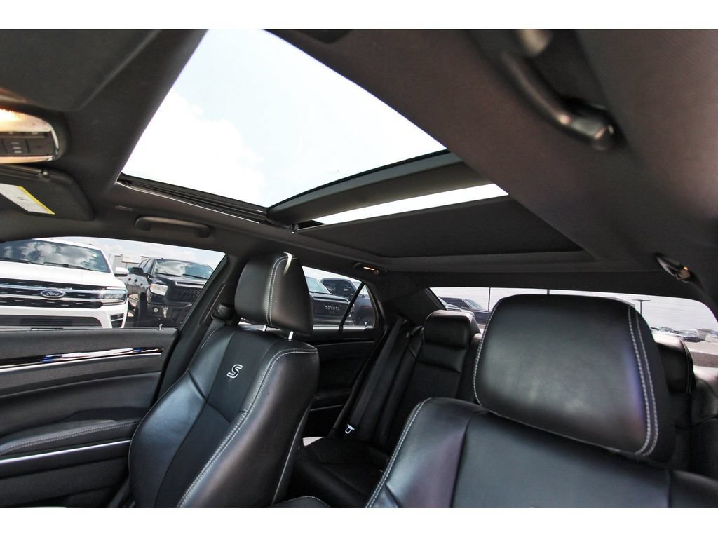 Used 2022 Chrysler 300 S w/ Comfort Group RWD image 27