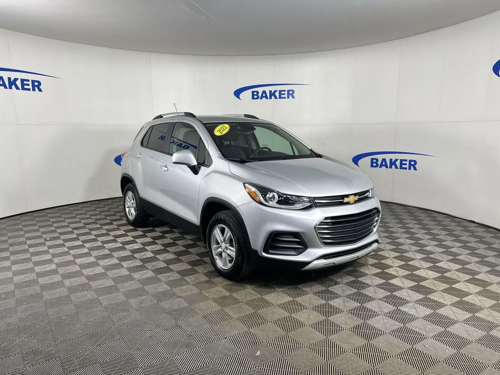 Used 2022 Chevrolet Trax LT w/ LT Convenience Package image 2