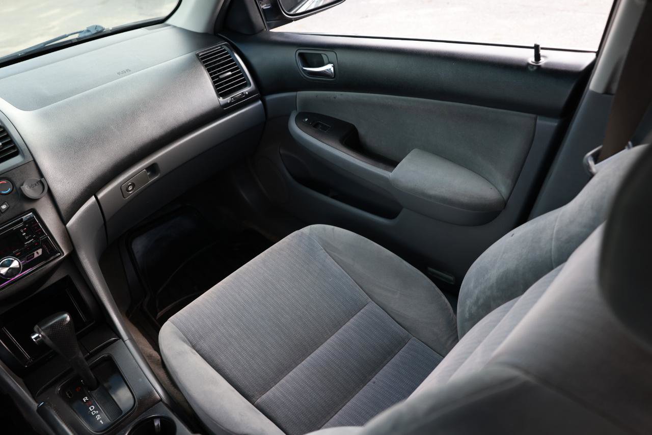 Used 2004 Honda Accord LX image 23