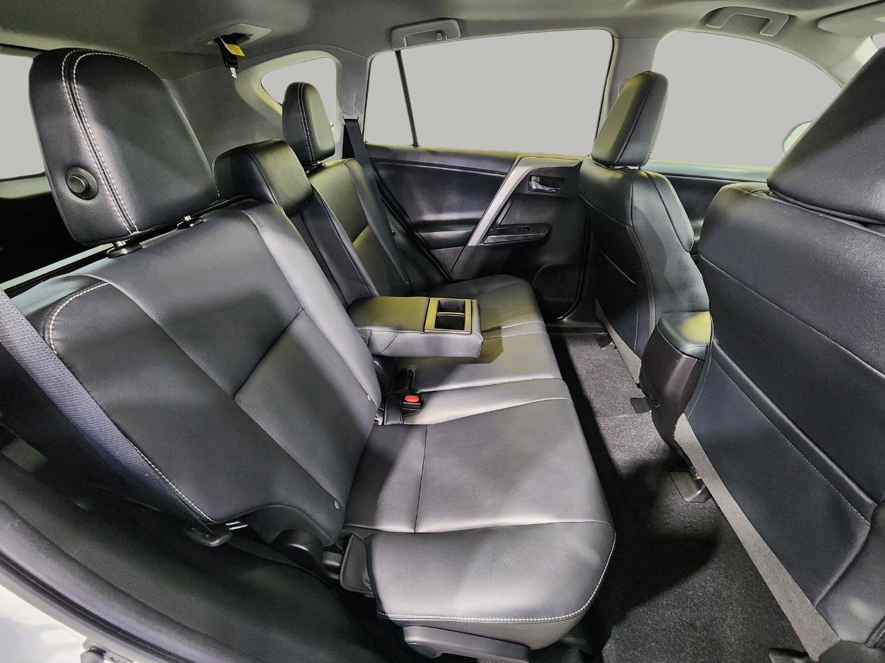 Used 2017 Toyota RAV4 Platinum w/ All Weather Liner Package AWD/4WD image 35