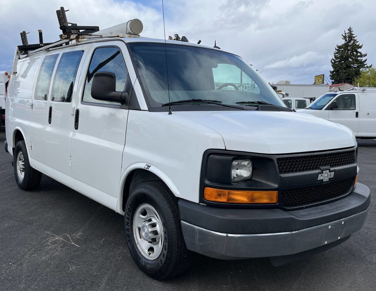 Used 2014 Chevrolet Express 2500 RWD image 3