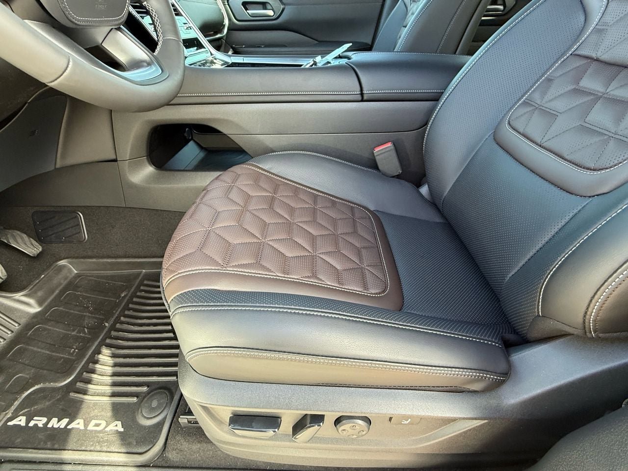 New 2025 Nissan Armada Platinum Reserve image 12