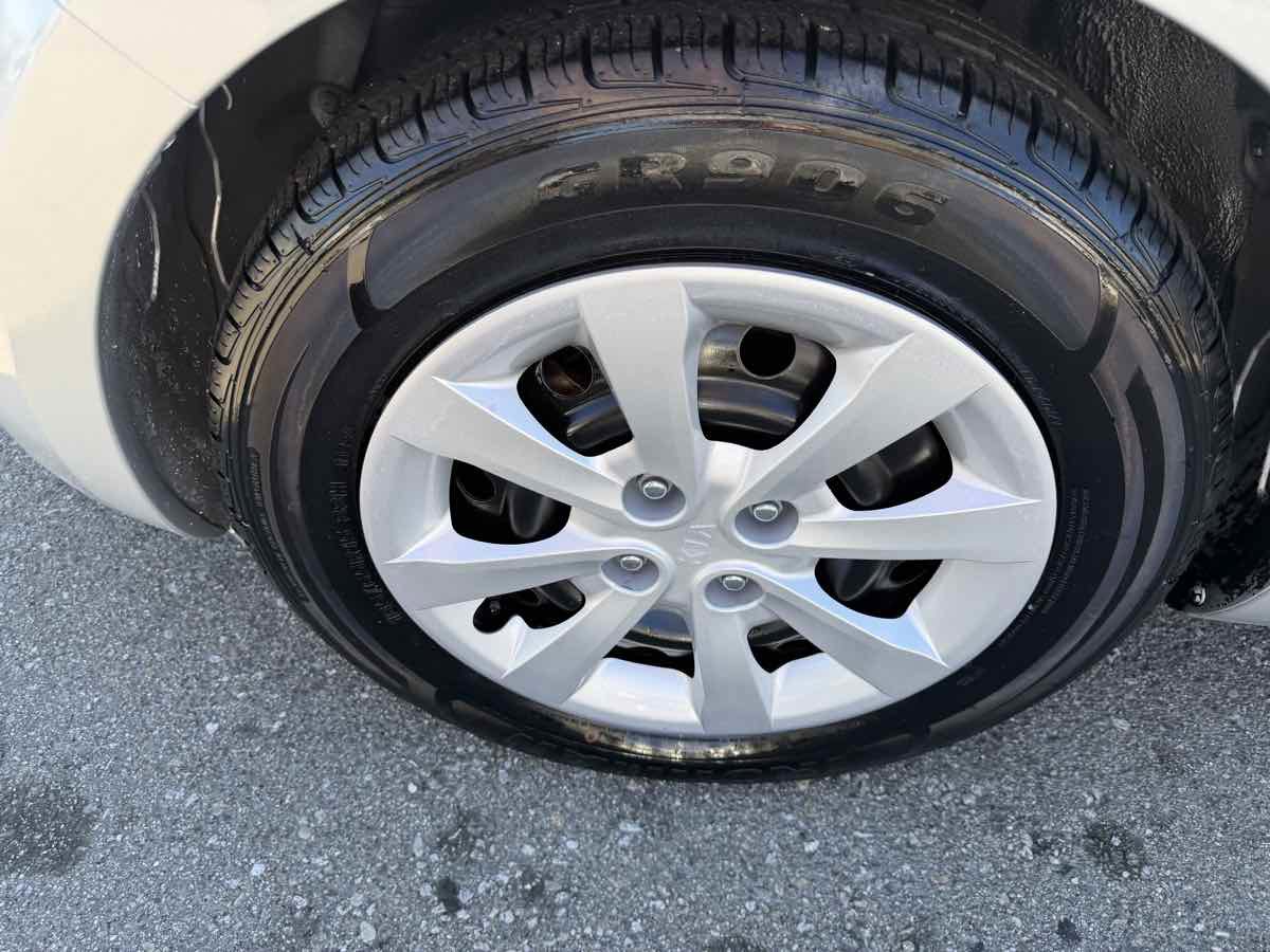 Used 2012 Kia Rio LX image 7