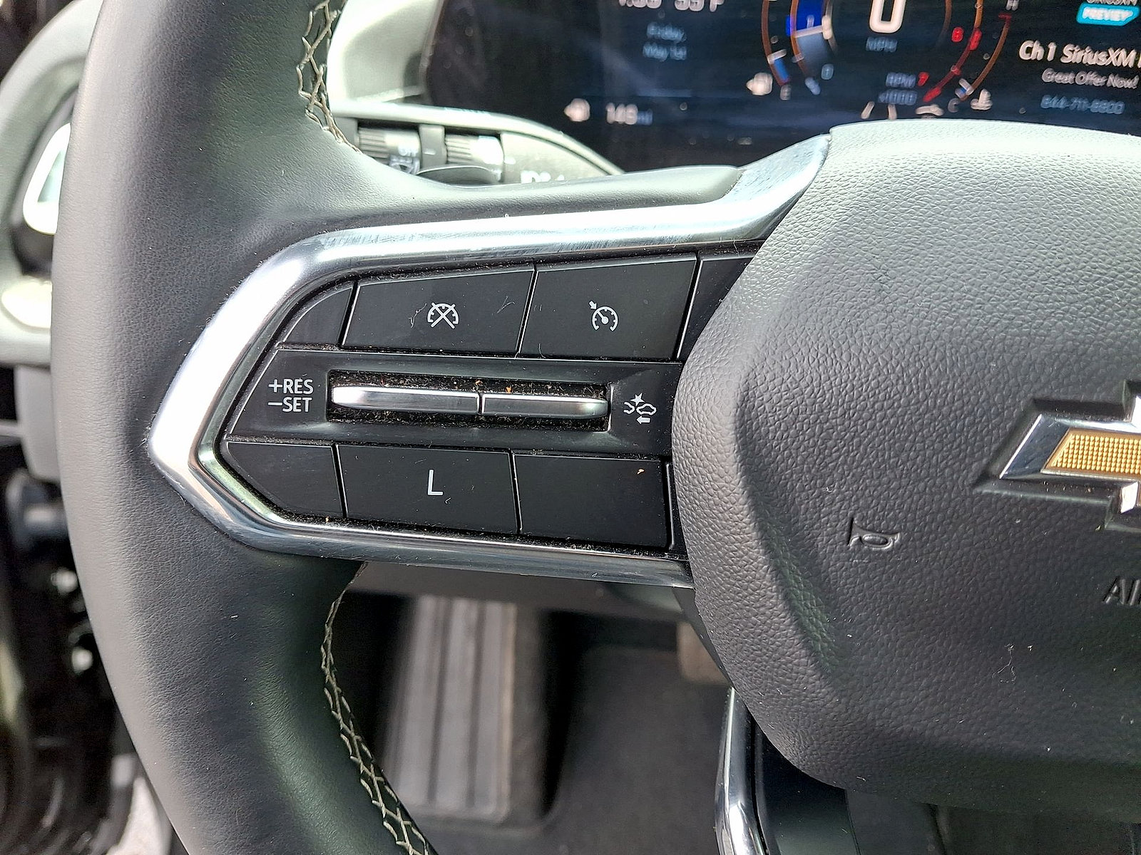 Used 2025 Chevrolet Traverse LT FWD image 17