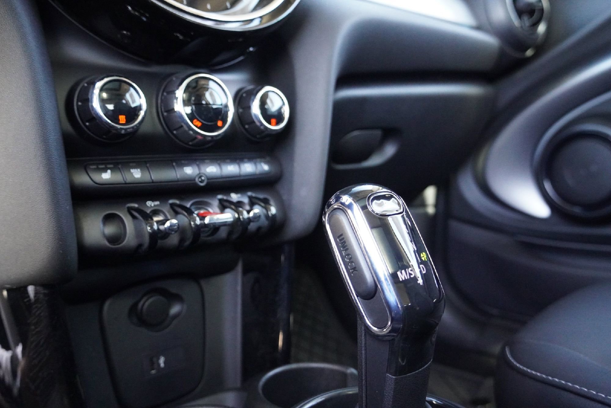 Used 2023 MINI Cooper 2-Door Hardtop image 16