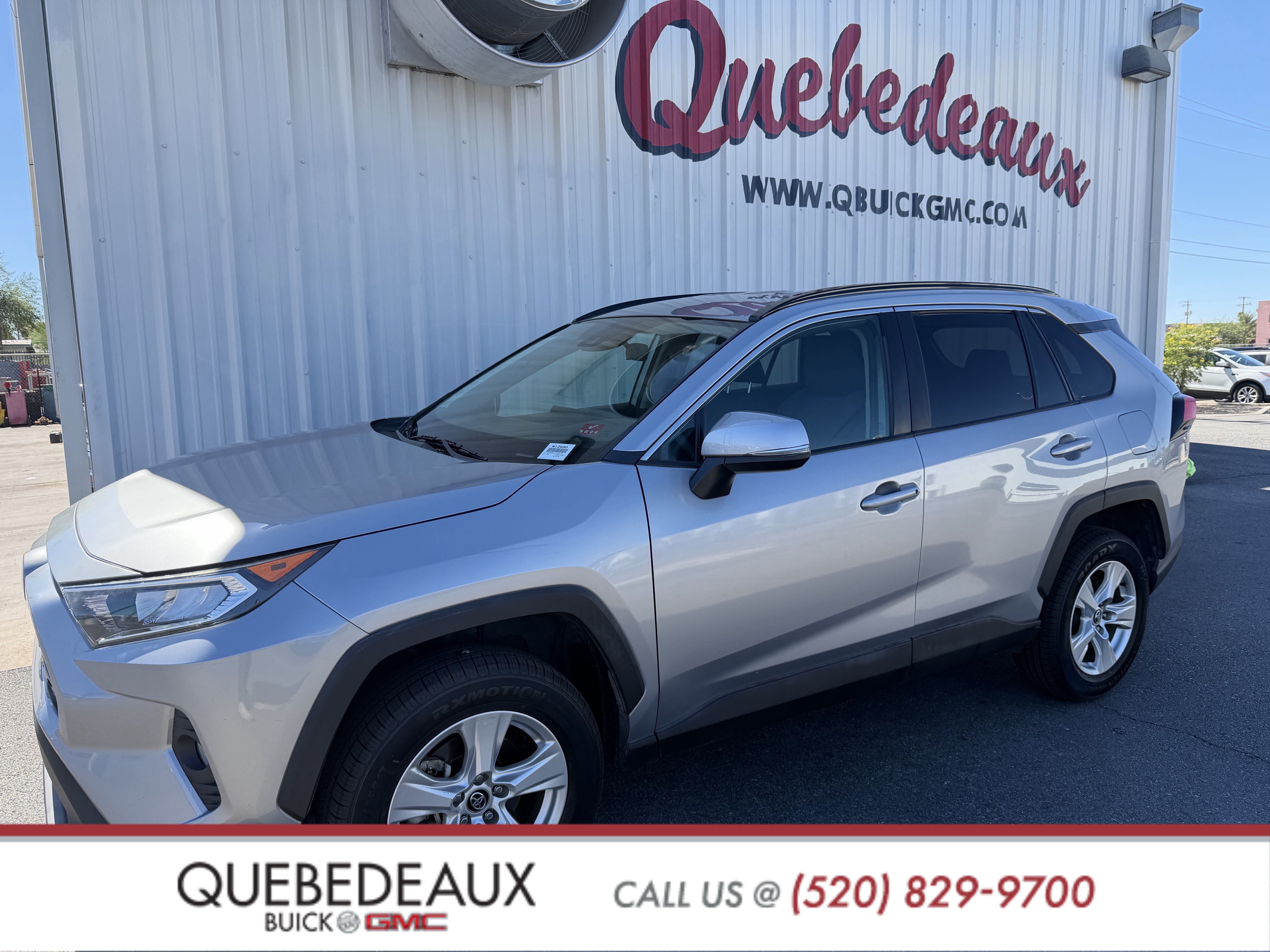 Used 2020 Toyota RAV4 XLE FWD image 2