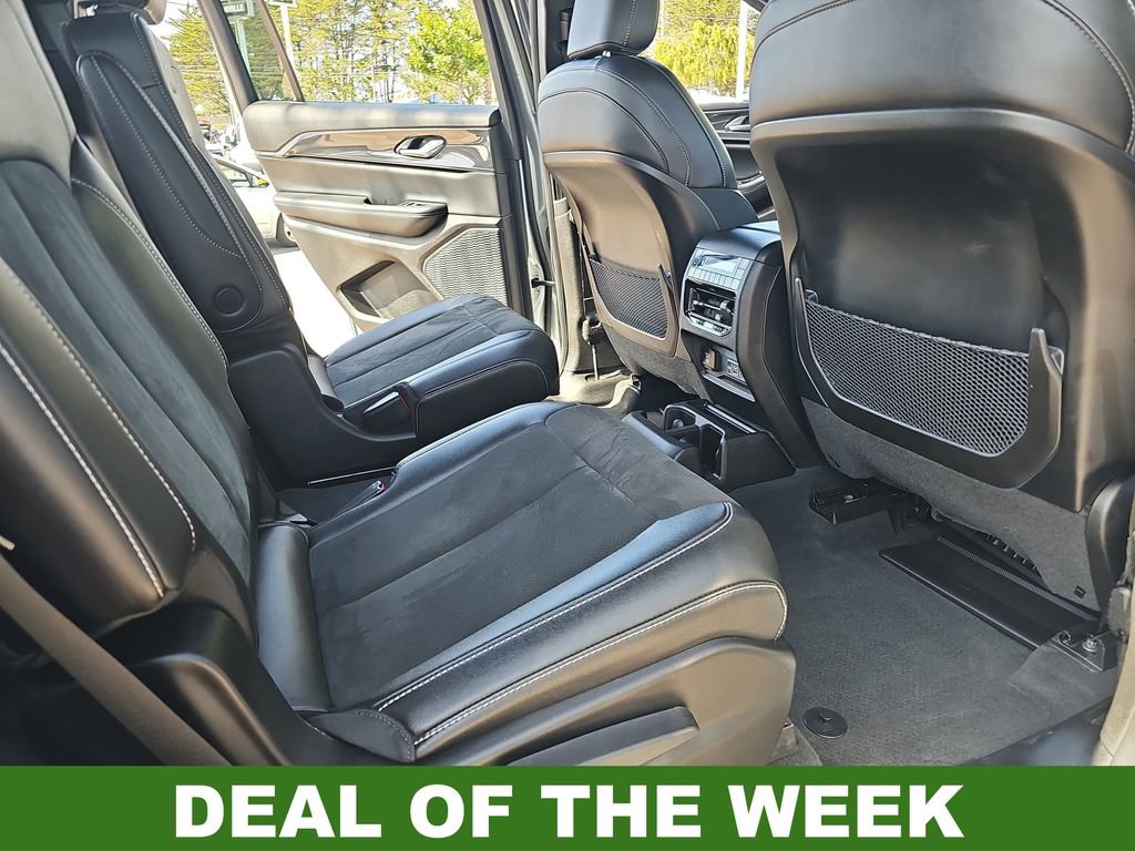 Used 2023 Jeep Grand Cherokee L Laredo image 11