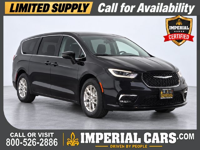 Used 2026 Chrysler Pacifica Select