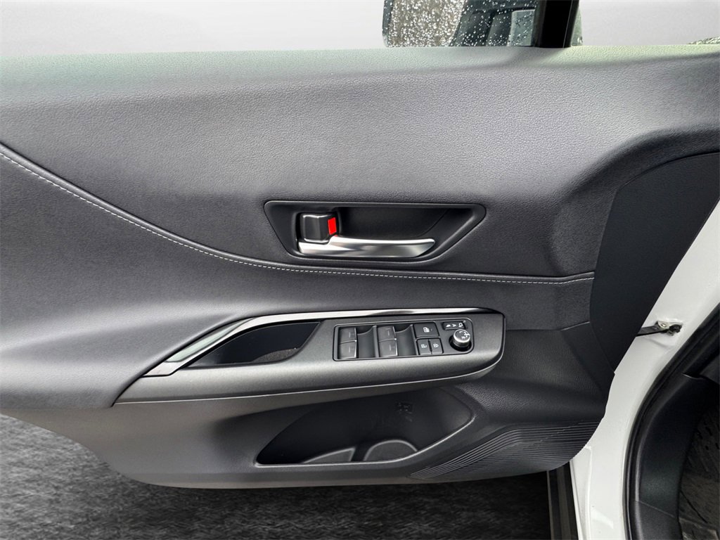 Used 2023 Toyota Venza LE image 24