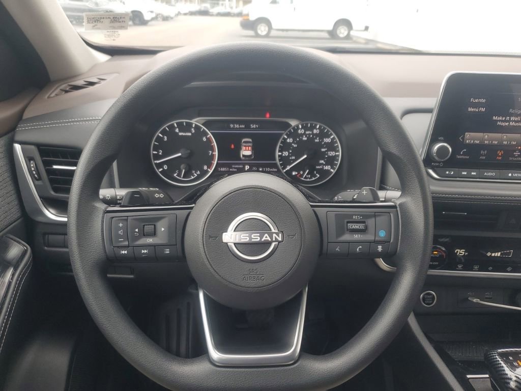 Used 2023 Nissan Rogue SV image 16