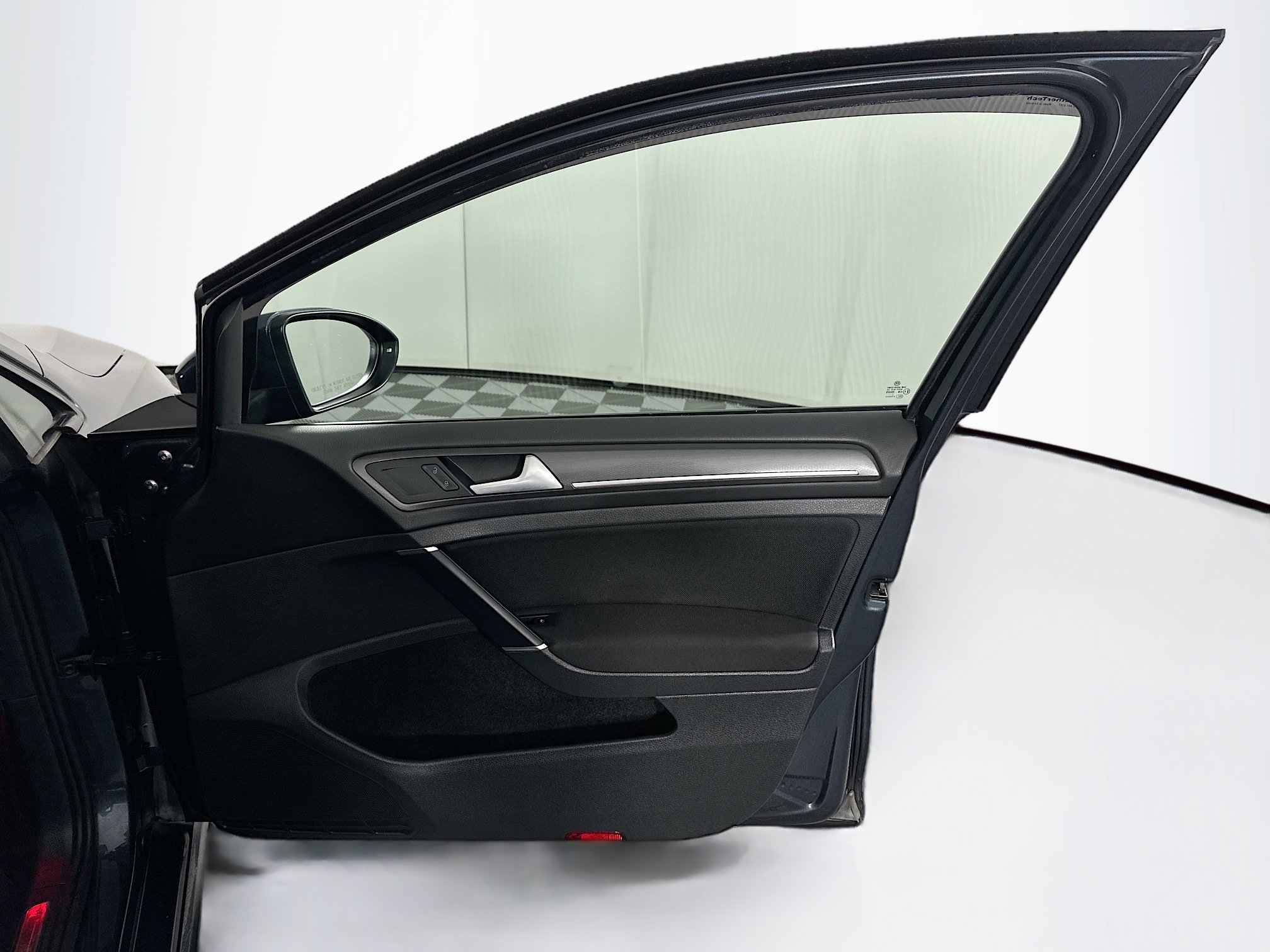 Used 2018 Volkswagen Golf S image 30