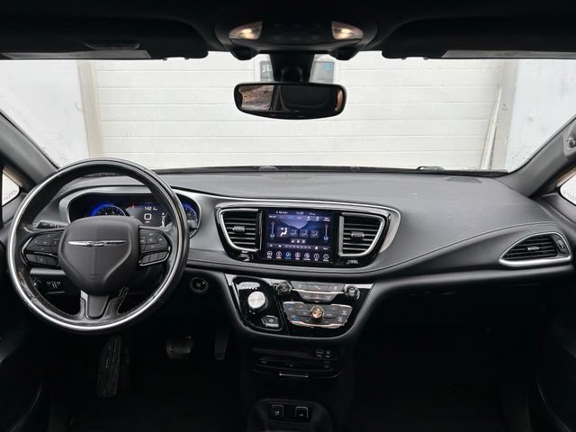 Certified 2019 Chrysler Pacifica Limited w/ S Appearance Package FWD image 10