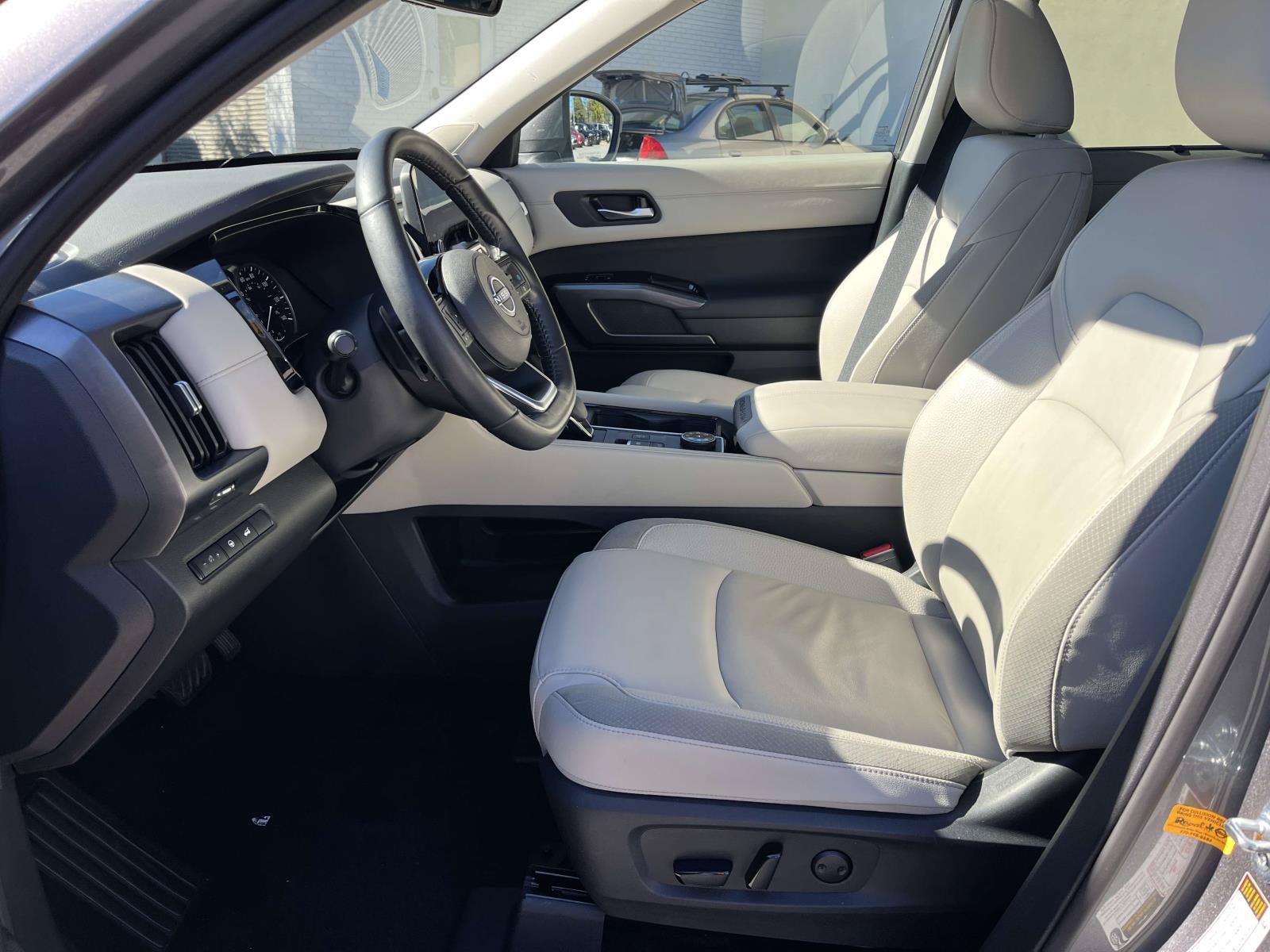 Used 2024 Nissan Pathfinder SL w/ SL Premium Package AWD/4WD image 14