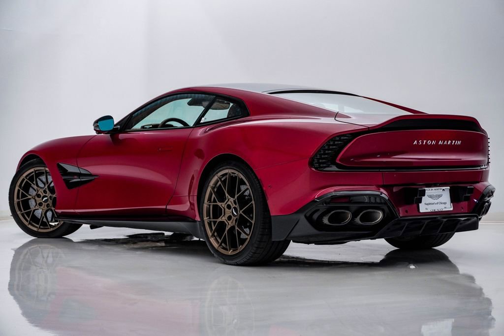 Used 2025 Aston Martin Vanquish RWD image 8