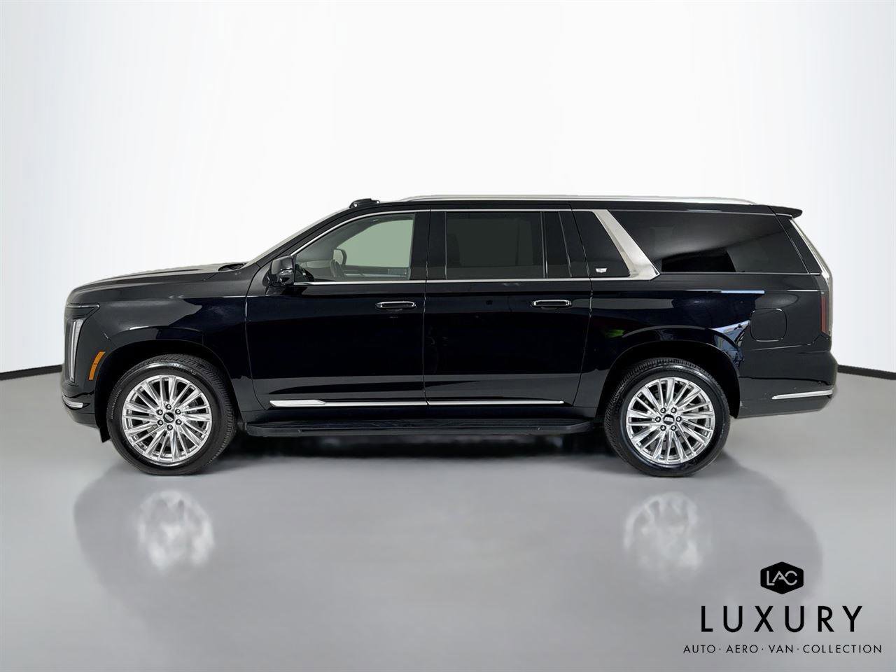 Used 2025 Cadillac Escalade ESV Premium Luxury image 9