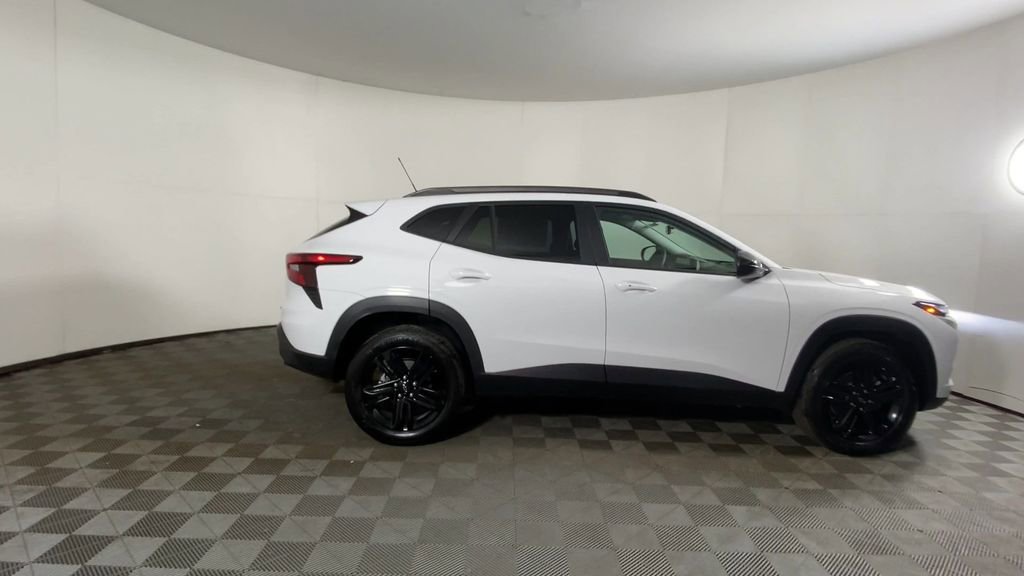 New 2026 Chevrolet Trax ACTIV w/ Sunroof Package image 2