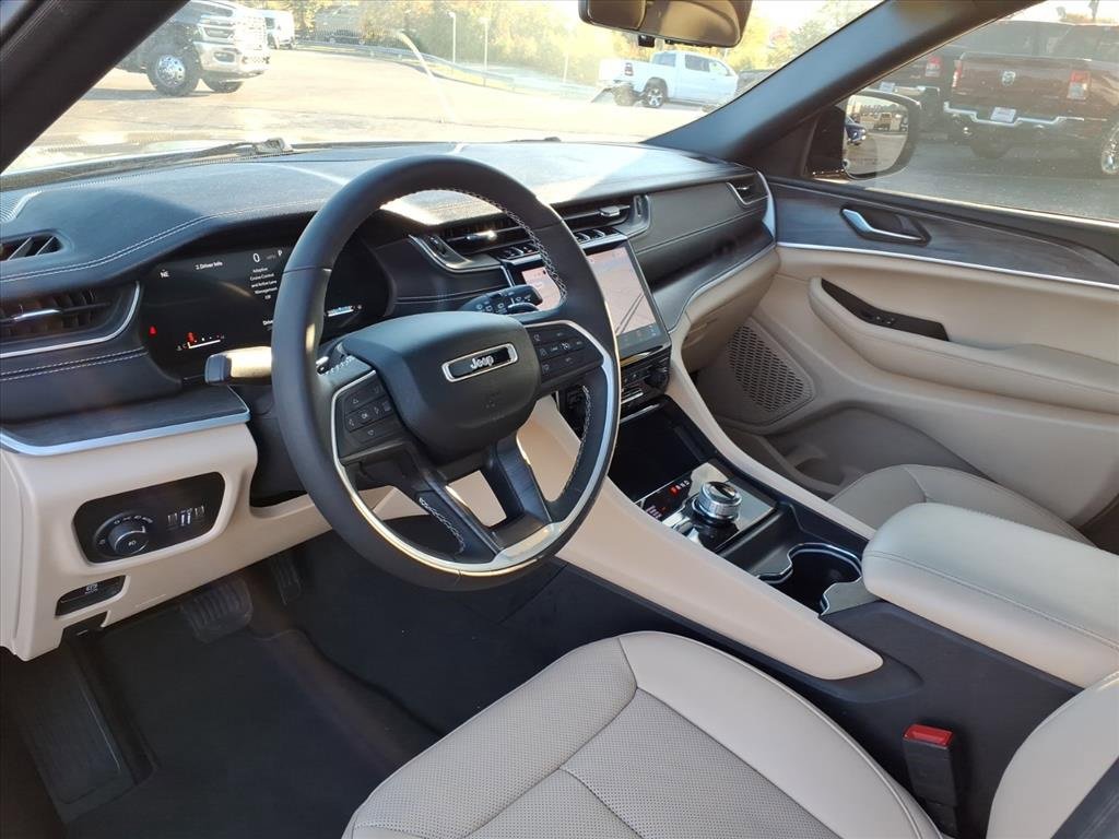 Certified 2024 Jeep Grand Cherokee L Limited w/ Luxury Tech Group II image 9