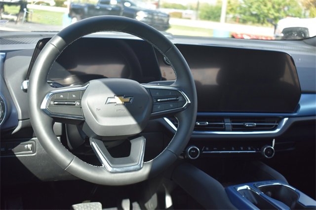 New 2026 Chevrolet Equinox EV LT w/ LPO, Blackout Package image 20