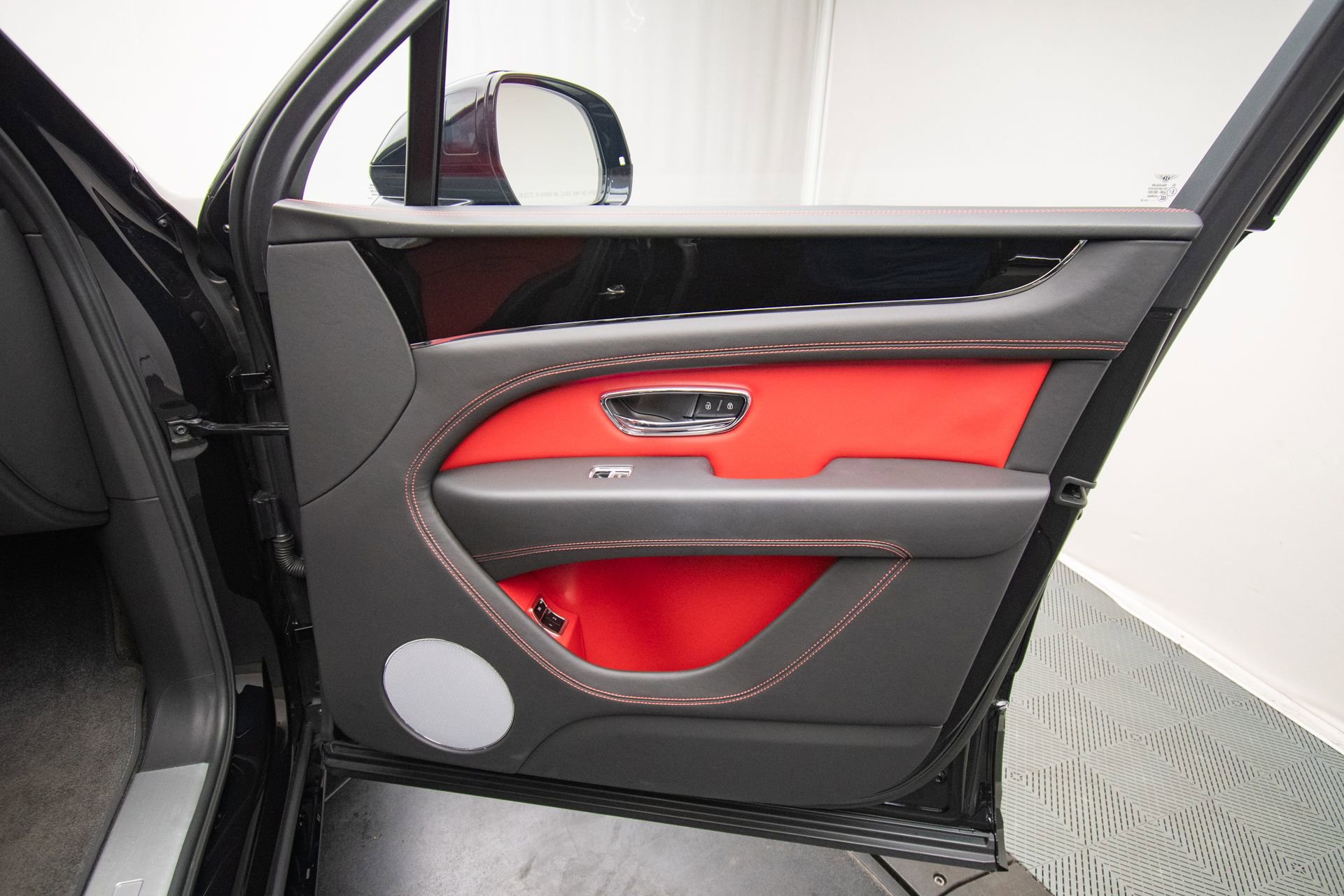 Used 2022 Bentley Bentayga image 37