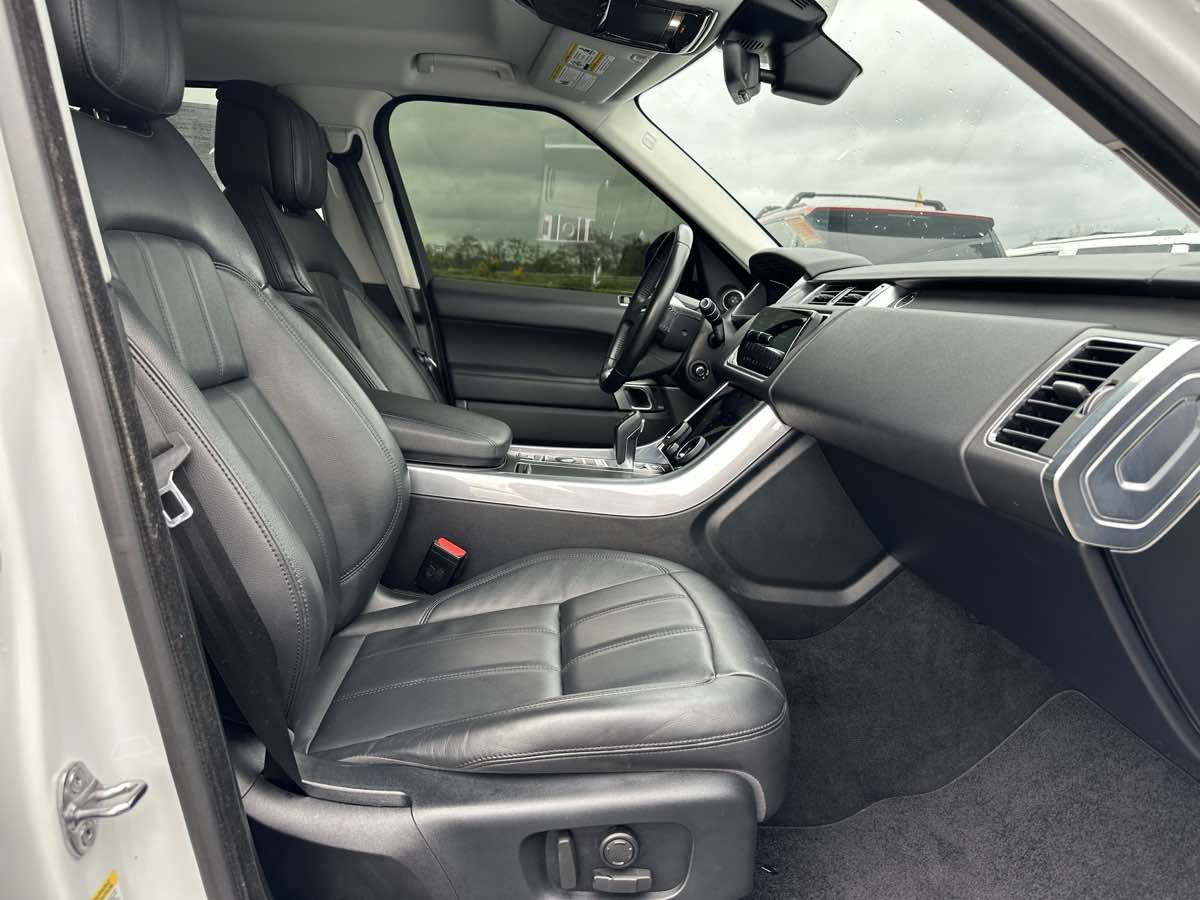 Used 2019 Land Rover Range Rover Sport SE AWD/4WD image 17
