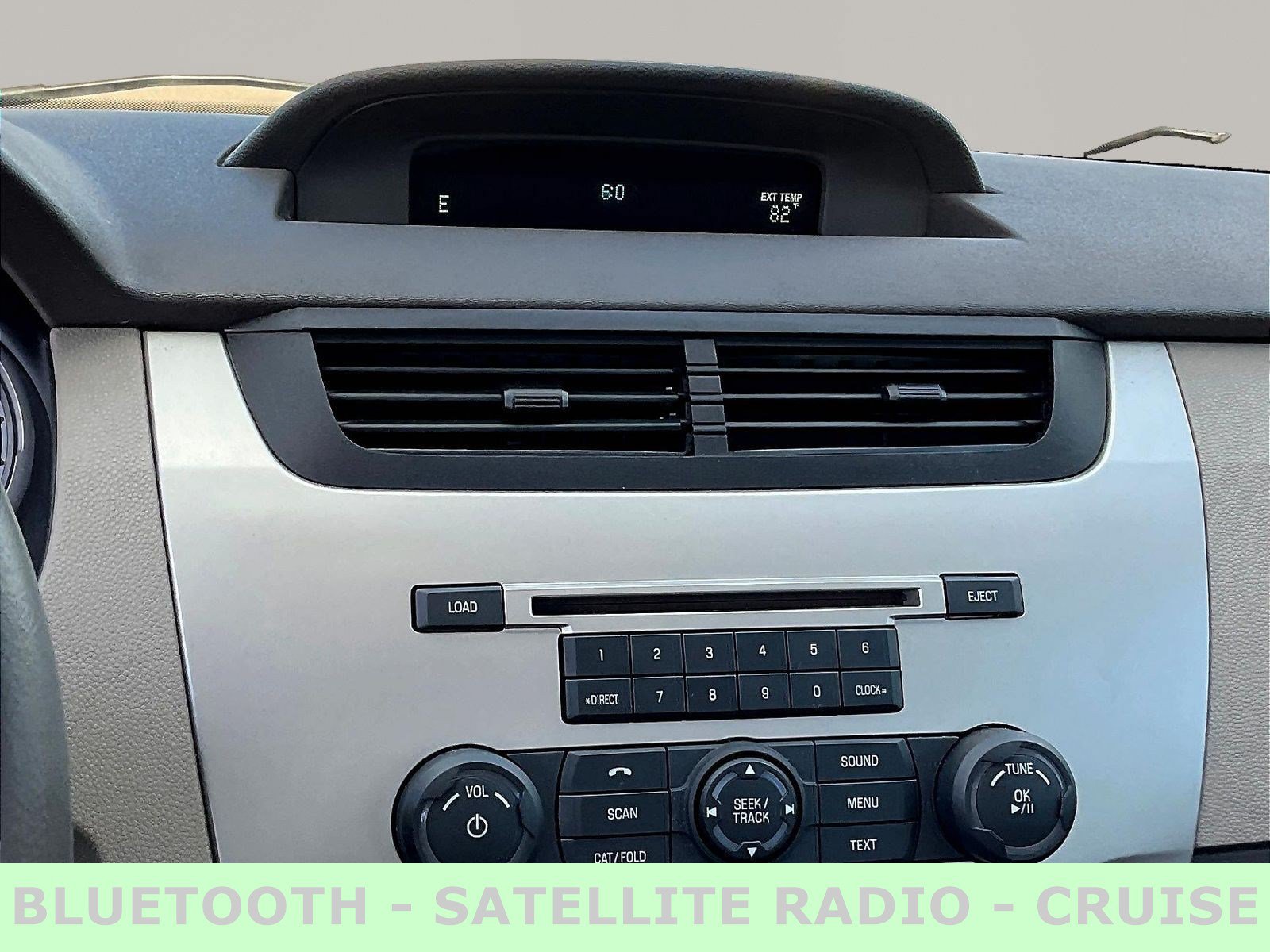 Used 2010 Ford Focus SE FWD image 9
