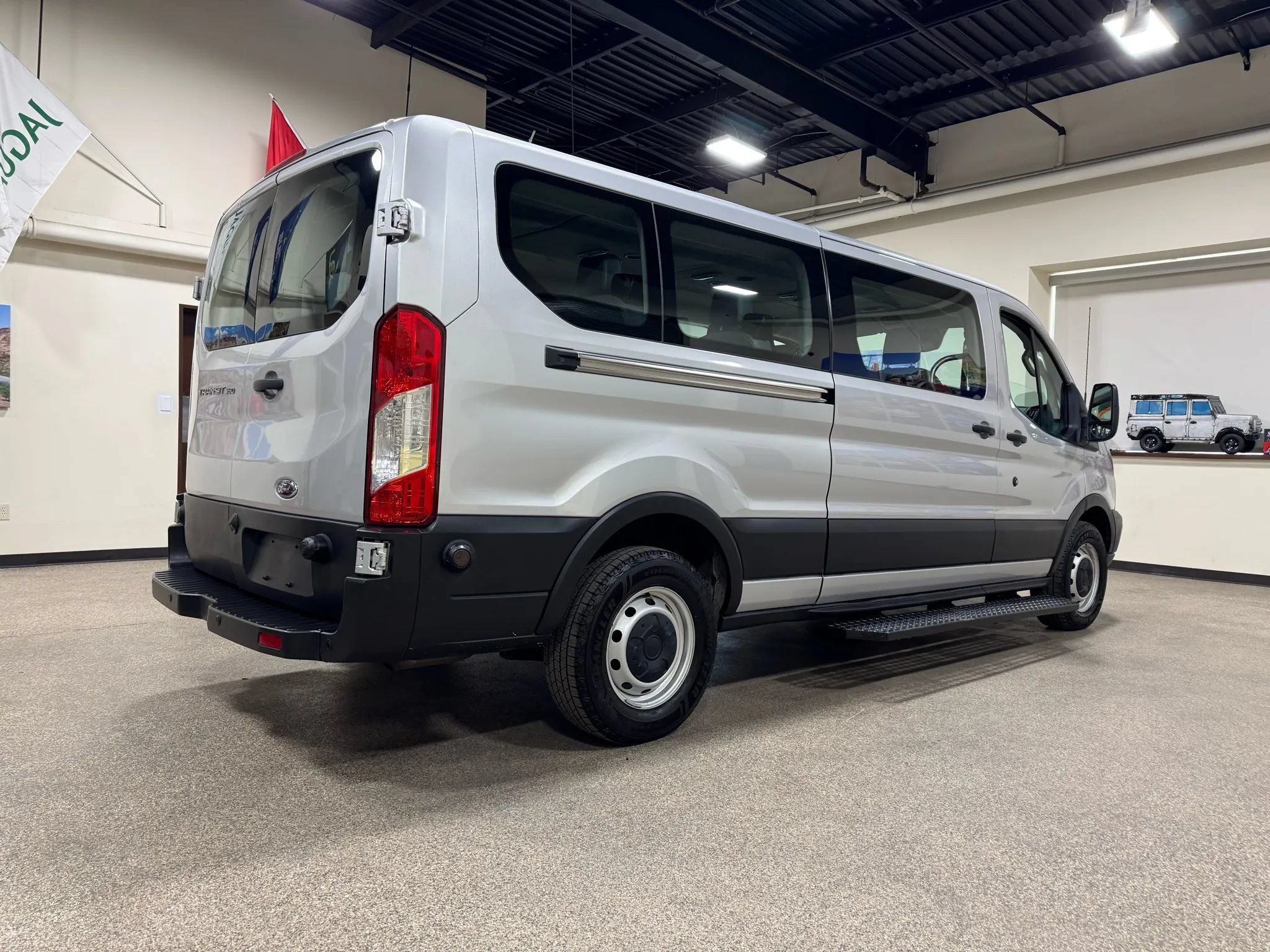 Used 2019 Ford Transit 350 XL RWD image 5