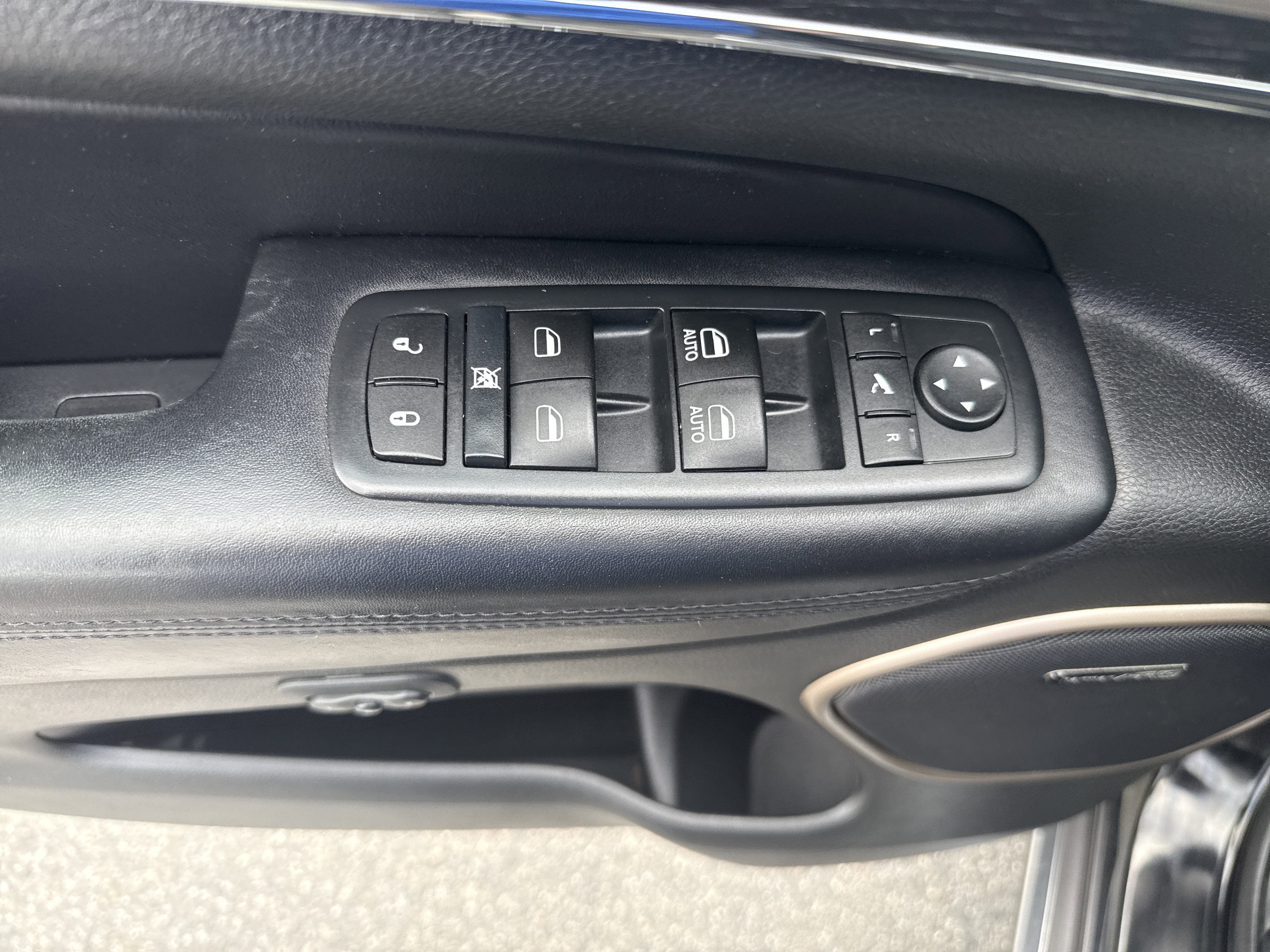 Used 2015 Jeep Grand Cherokee Summit AWD/4WD image 14