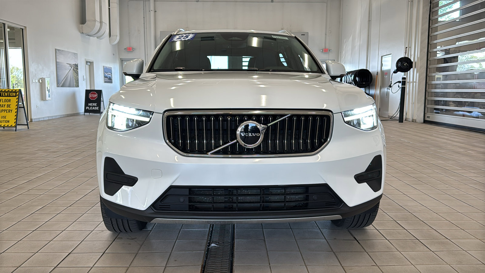 Used 2025 Volvo XC40 B5 Core AWD/4WD image 10