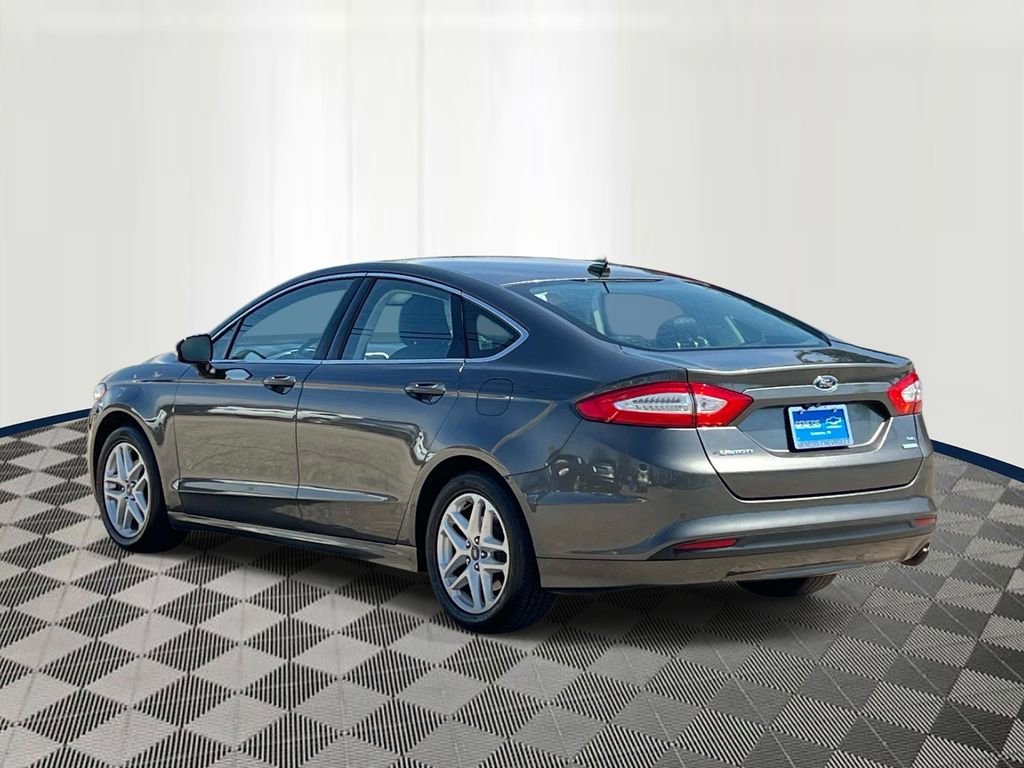 Used 2016 Ford Fusion SE w/ Equipment Group 202A FWD image 4