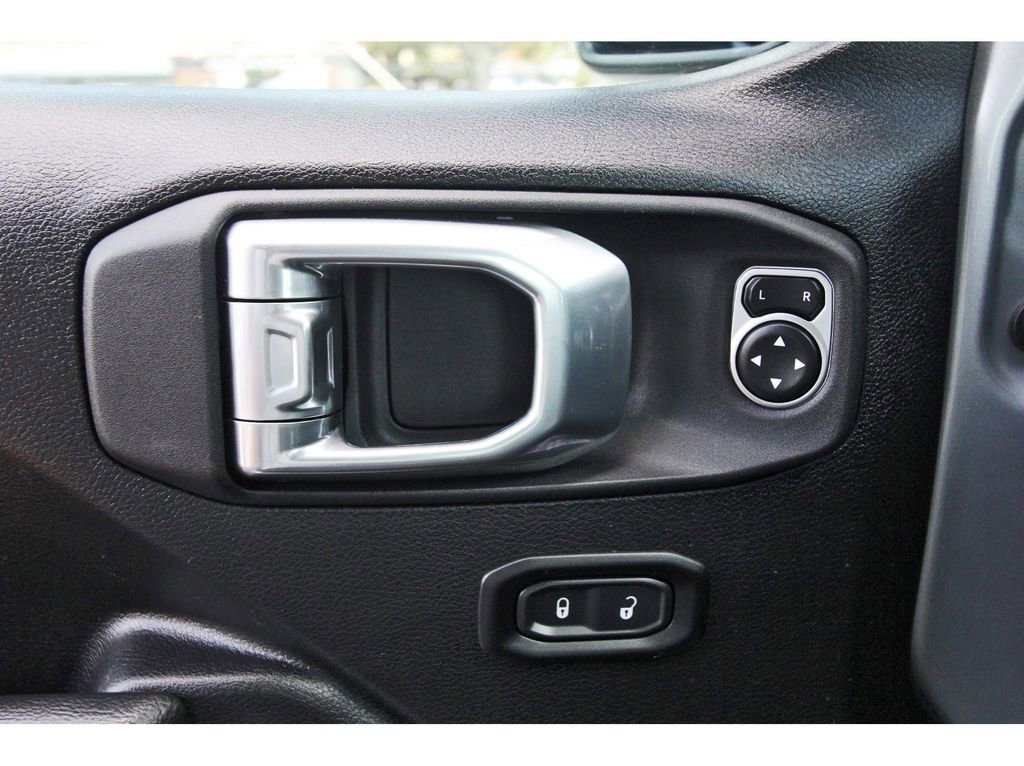 Used 2022 Jeep Gladiator Mojave w/ Cold Weather Group image 24