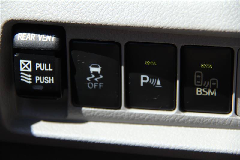 Used 2017 Toyota Sienna XLE Premium AWD/4WD image 40