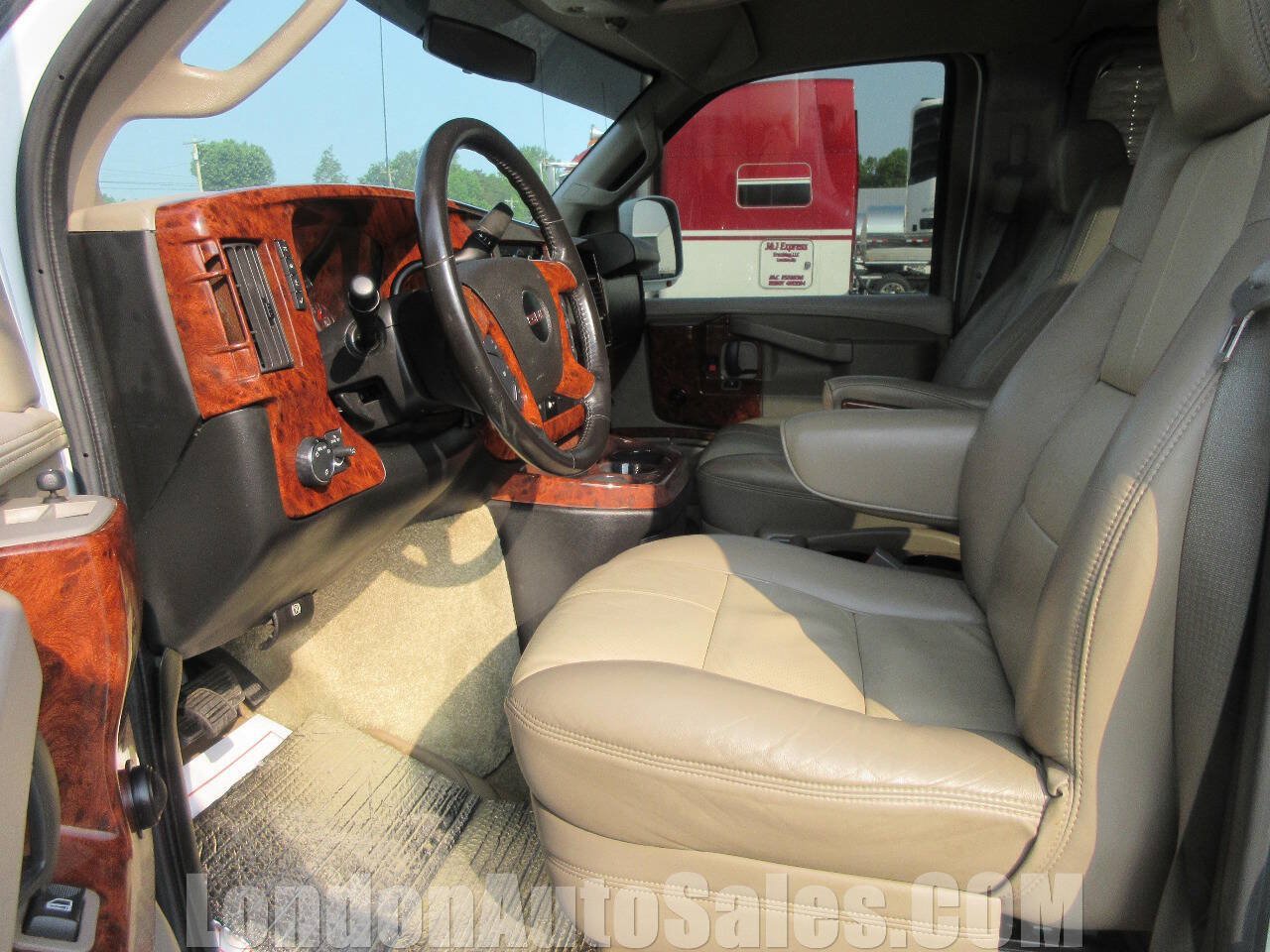Used 2017 GMC Savana 2500 RWD image 13