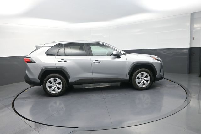 Used 2025 Toyota RAV4 LE AWD/4WD image 10
