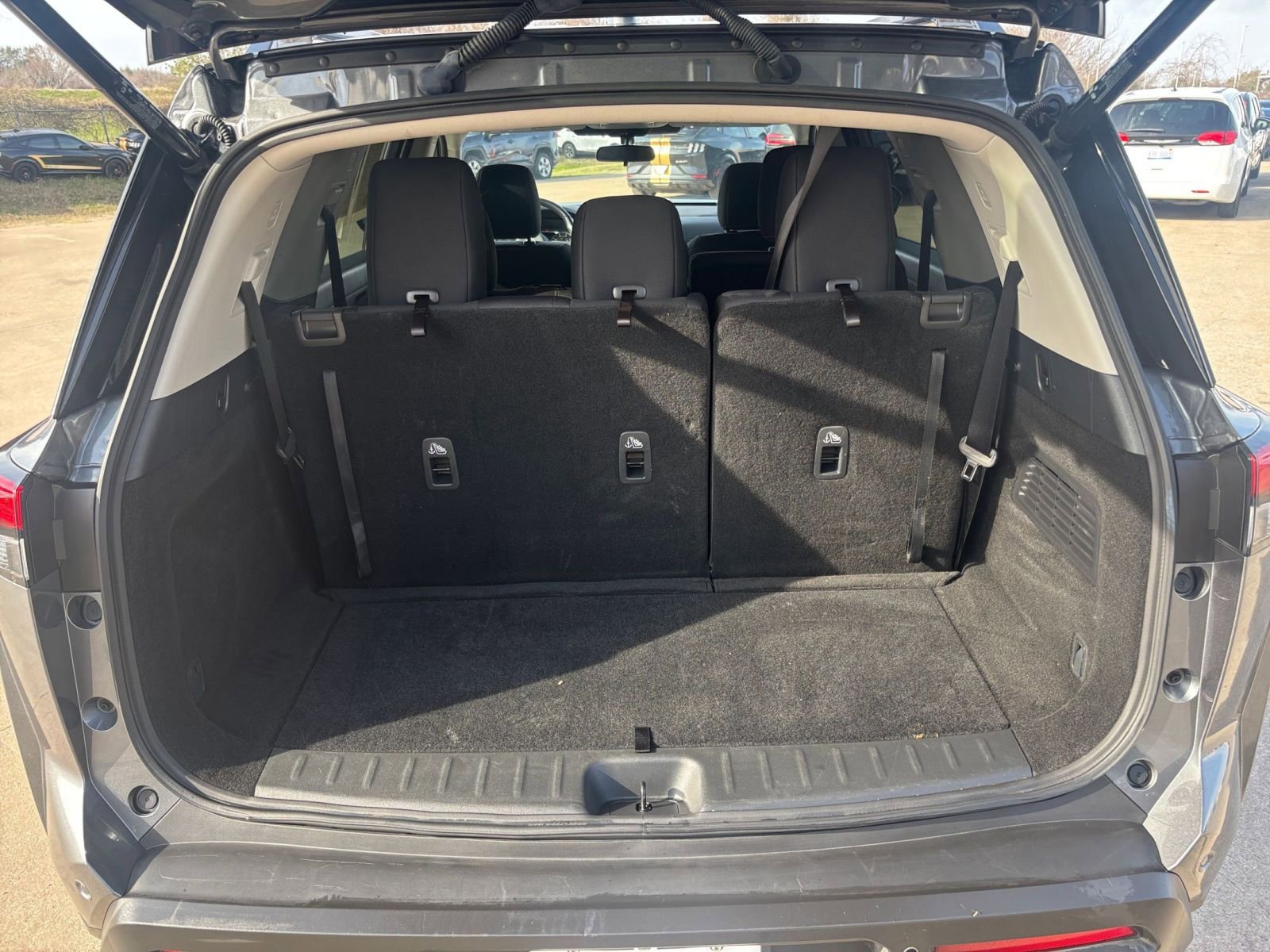 Used 2025 Nissan Pathfinder SV image 34