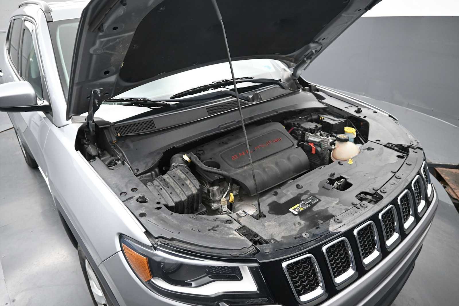 Used 2018 Jeep Compass Latitude w/ Popular Equipment Group AWD/4WD image 40
