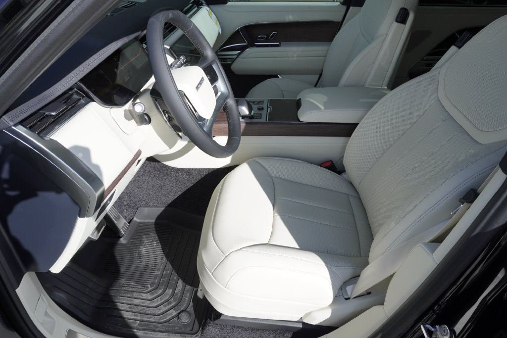New 2027 Land Rover Range Rover Long Wheelbase SE AWD/4WD image 19