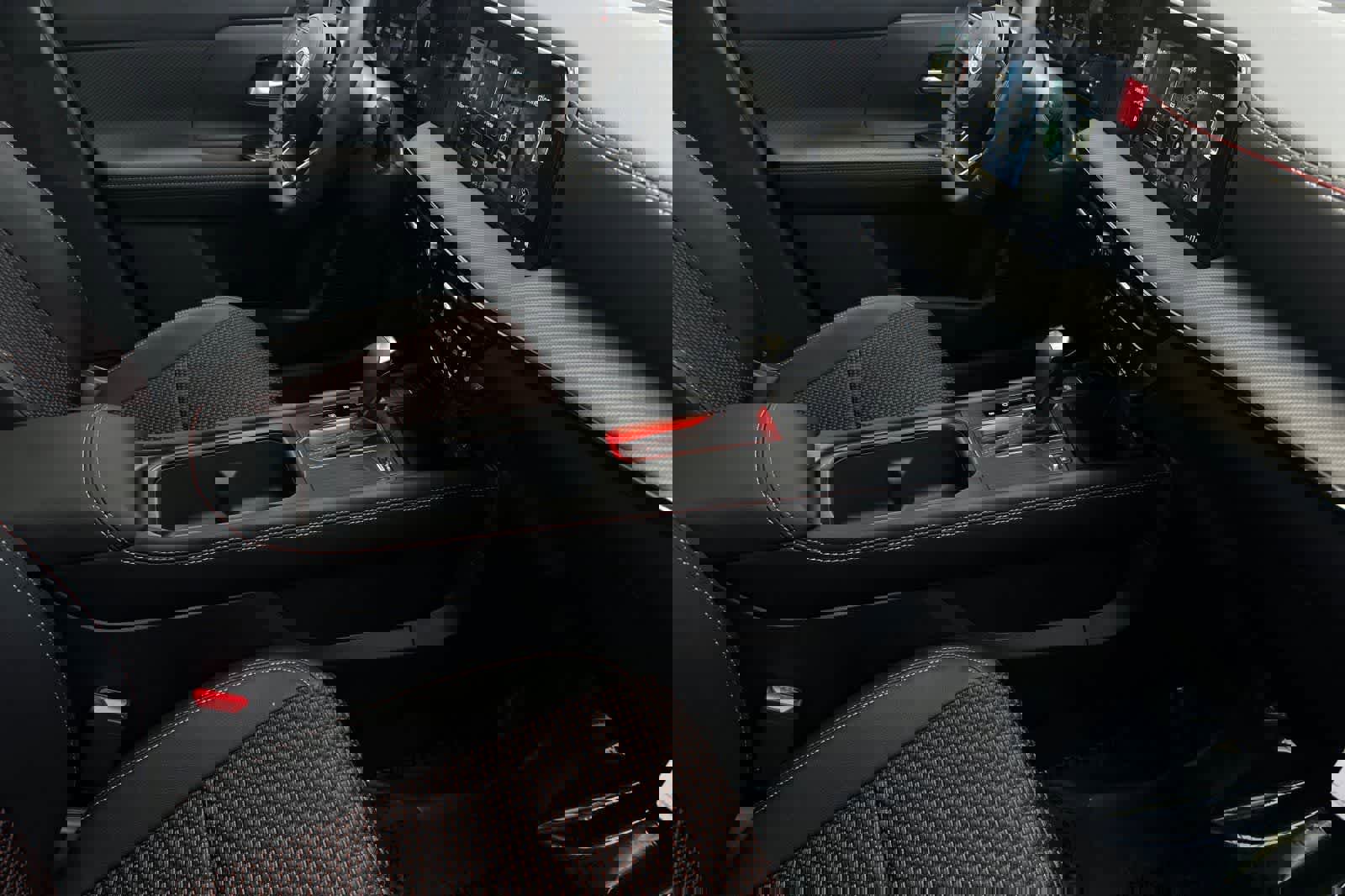 New 2026 Nissan Kicks SR AWD/4WD image 18