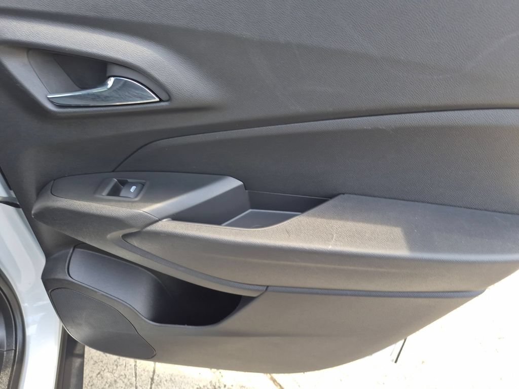 Used 2025 Chevrolet Trax LT w/ LT Convenience Package FWD image 26
