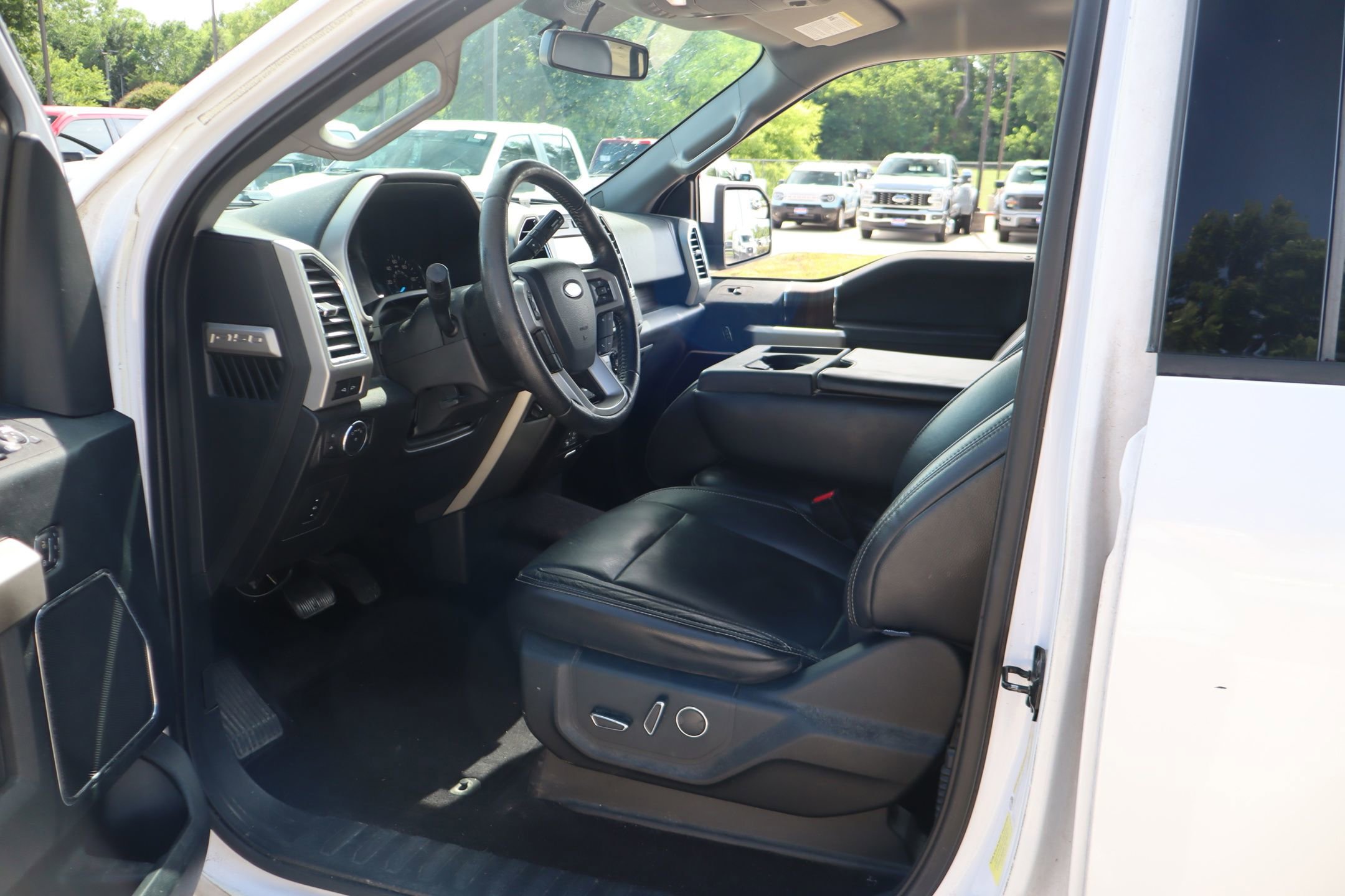 Used 2015 Ford F150 Lariat w/ Trailer Tow Package RWD image 25