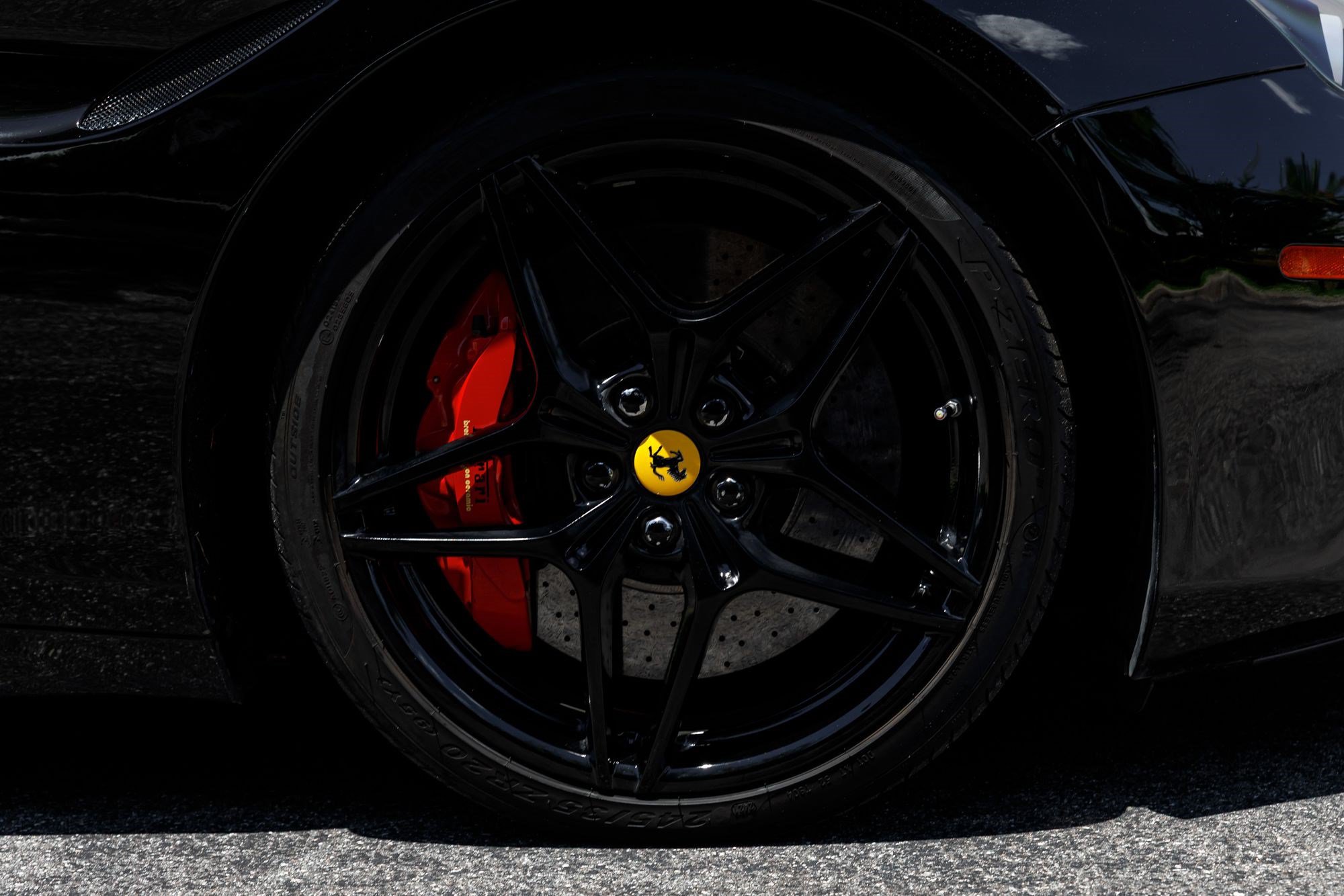 Used 2017 Ferrari California T RWD image 38